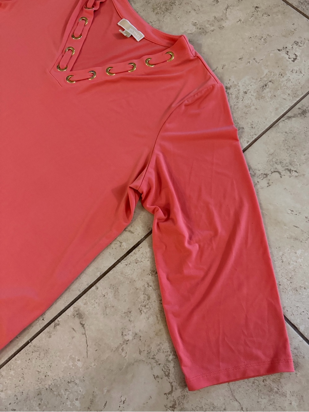 Michael Kors Coral Grommet V-Neck Top Size 2X - Picture 2 of 6